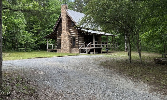Fort Payne Cabin | Pioneer Log Cabin restored on 300 acres adjoining Little River Canyon