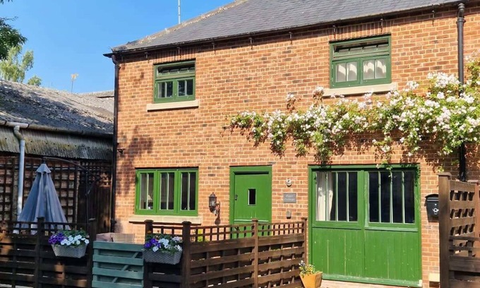 Bilbrough House | Piper Cottage, Bilbrough, York 5m. Village.