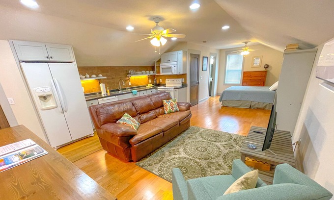 Kings Grant Apartment | Piper's Paradise Studio