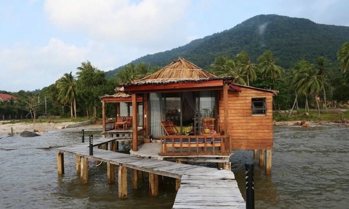 Ham Ninh Cottage | Pirate Guesthouse-private beach-Resort Access