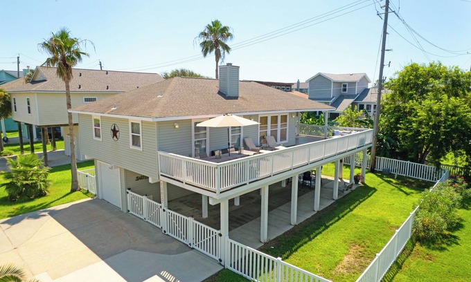 Pirates Beach House | Pirate's Beach Retreat! A short walk to the beach.