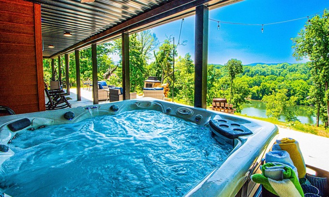 Front Royal House | Pirate's Cove River Front Oasis, Group Adventure
