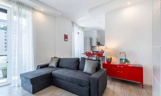 Centro Direzionale Apartment | Pirelli House it's a apartment on the 7th floor in super well-served area.