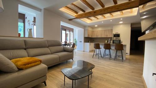 Baga Apartment | Pis turístic de 170 m2 a la plaça Porxada de Bagà