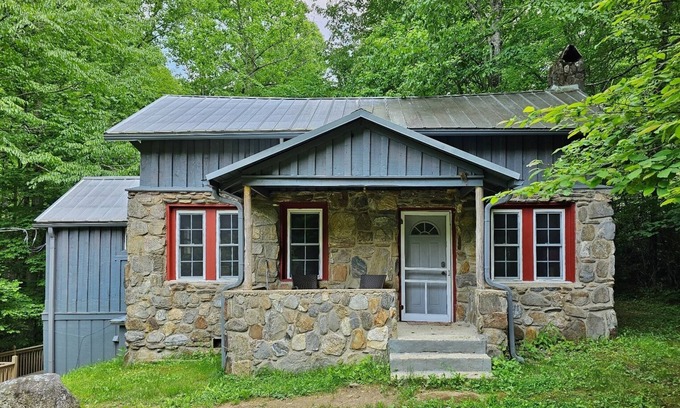 Canton House | Pisgah Creek Retreat- Escape to nature. Secluded- Creekside, Well Equip- WiFi