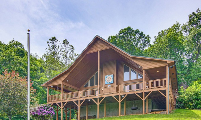 Burnsville Cabin | Pisgah National Forest On-Site: Home in Burnsville