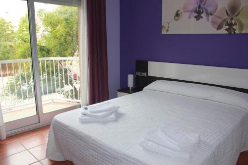 Sabadell Apartment | PISO EXTERIOR COMPLETO A 20 ' DE BARCELONA.