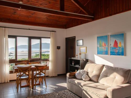 Ubatuba Villa | Piso superior:casa aconchegante à beira mar XS7441