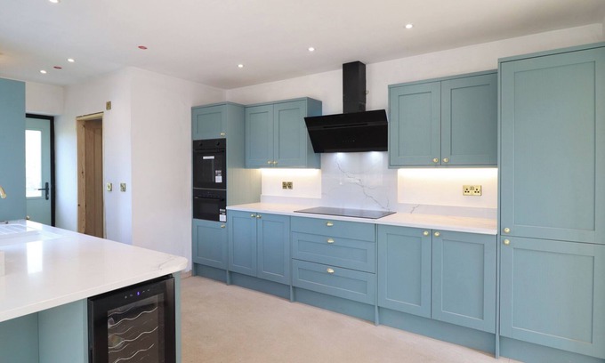 Brynsiencyn House | PISTYLL DDU, pet friendly, with hot tub in Llanfairpwllgwyngyll