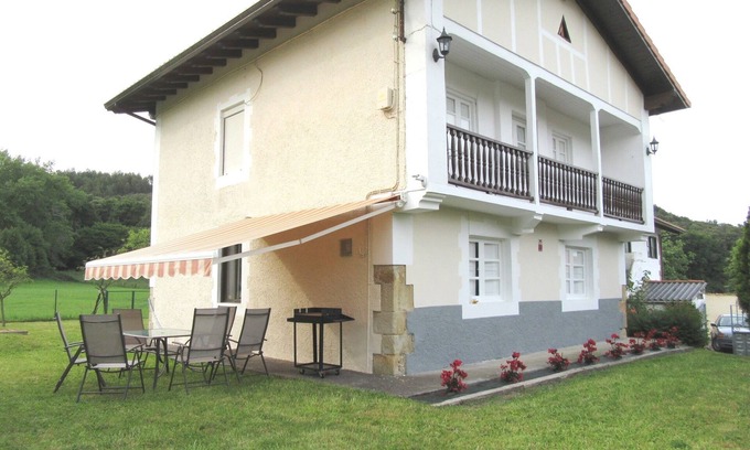 Barcena de Cicero House | Pita House in Gama.