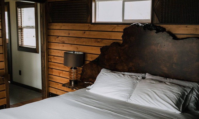 Raymond Hotel | Pitchwood Inn & Alehouse
