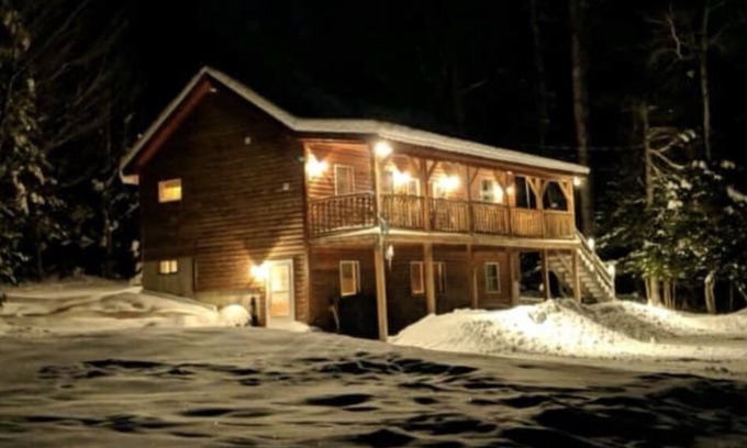 Pittsburg Cabin | Pittsburg, NH Woodland getaway- DIRECT ACCESS TO TRAILS, plenty of parking!