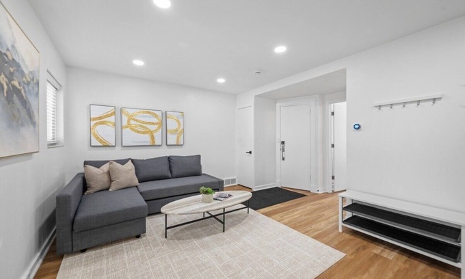 Millvale Apartment | Pittsburgh/Millvale Modern & Cozy 1BD w/Parking