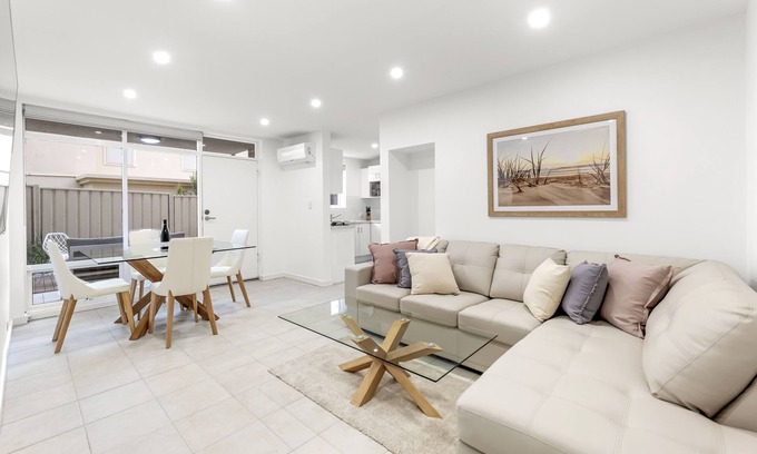 Glenelg South Apartment | Pixie's | Luxury, Beach, Wifi & Airport