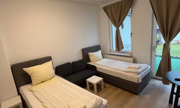 Neumuenster House | Plöner Straße 173 - 4 bedrooms with 2 bathrooms