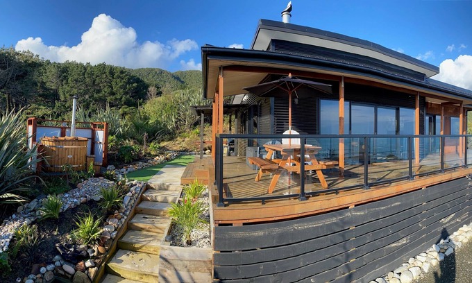 Paparoa National Park Cottage | Place for 2 with a sea view 1 Bedroom / W/ Hot Tub