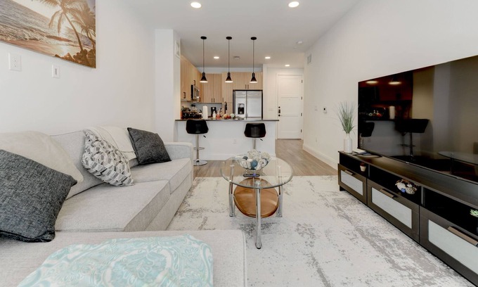 Hancock Apartment | Place like home, lets keep Austin weird /downtown Atx .Discount Provided