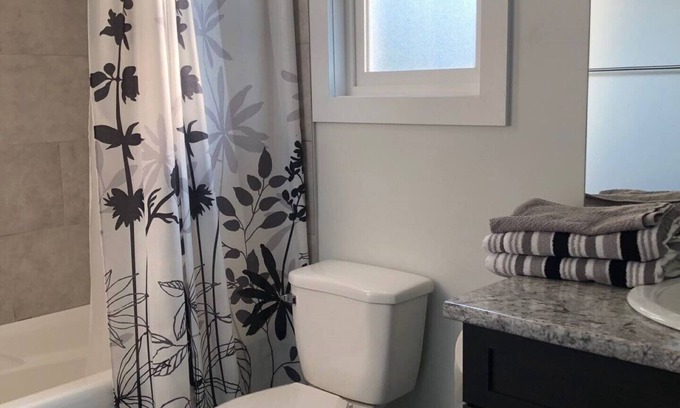 Wabamun House | Place to relax from your busy life.