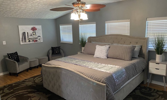 Arlington House | Place to remember in the wooded area 3 bedroom 4 beds 2 full Bath sleeps 7