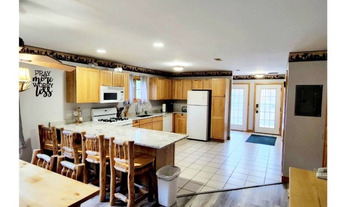 Oglesby Villa | Place to retreat close to nature, away from the city. Family size