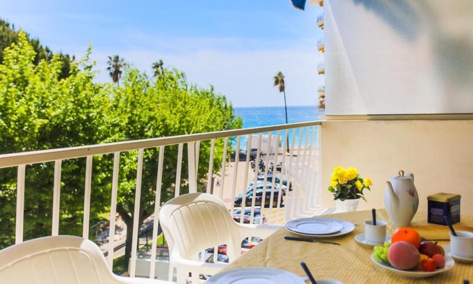 Cannes Old Town Apartment | PLAGE DU MIDI AP4145 Cannes, by Riviera Holiday Homes