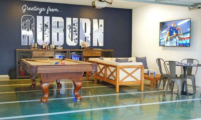 Auburn House | Plainsman Retreat- 4 min to AU, Gameroom, FirePit+