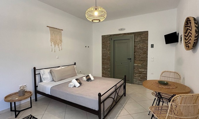 Ormos Korthiou Apartment | Plaka Studio