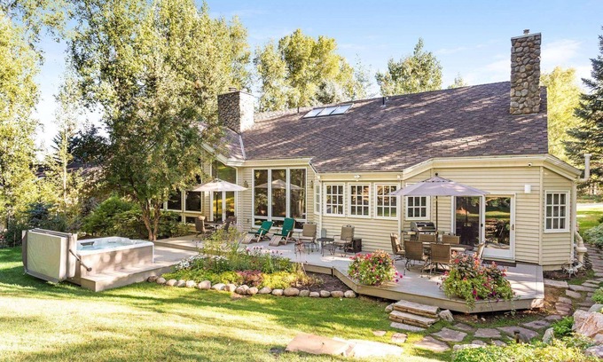 Eagle-Vail House | Plan Ahead for Fall or Winter! Treat Yourself to 5,247 Sq Ft, 3 Fireplaces & Private HotTub To Relax