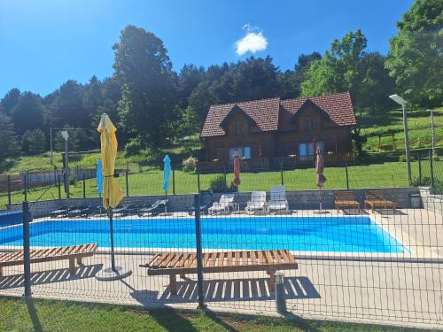Vrhovine Ski Chalet | Planinske kuce Good Night