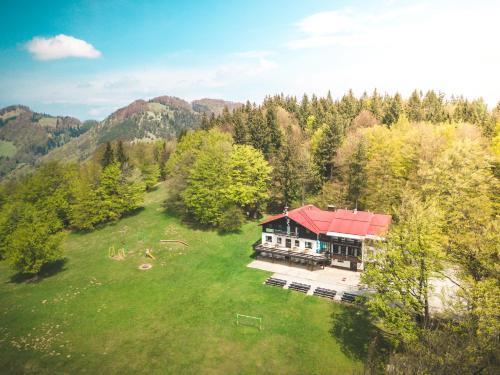 Hrastnik Bed & Breakfast | Planinski dom na Kalu
