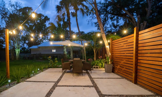 Plant City House | Plant City Modern Soho Farmhouse, Event Friendly!