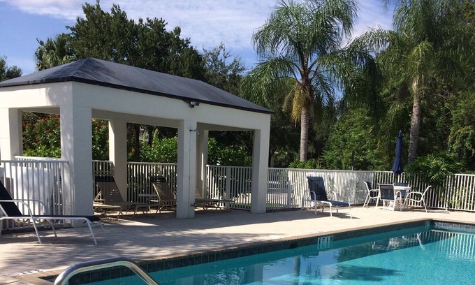 Plantation Condo | PLANTATION GOLF CLUB -UPSCALE, GROUND FLOOR CONDO WITH LAKE VIEW