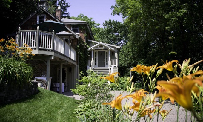 Port Hope House | Plantation House Bed & Breakfast