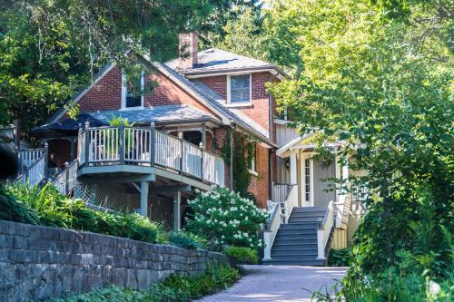 Port Hope Bed & Breakfast | Plantation House Bed & Breakfast
