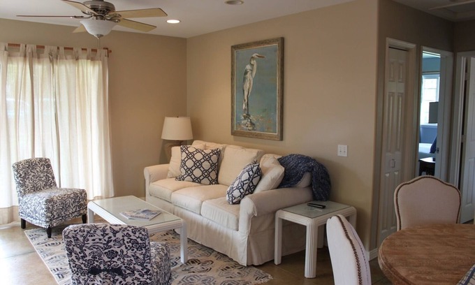 Paia Cottage | Plantation Style cottage short walk to beach and town nPermit STPH2013/0004