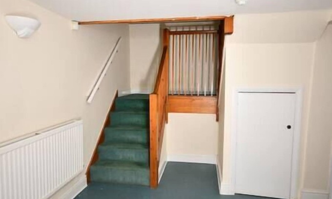 Mynydd Isa House | Plas Bellin Beautiful Family Getaway Kitchen & Bath Wifi Pet-Friendly
