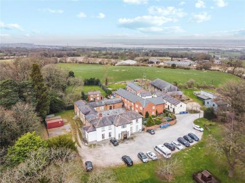 Mynydd Isa Hotel | Plas Bellin Hall