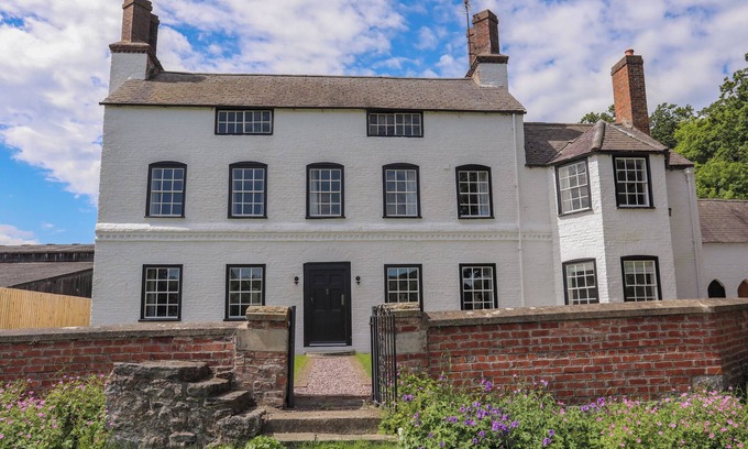 Saint Asaph Cottage | PLAS COCH, pet friendly, character holiday cottage in St Asaph