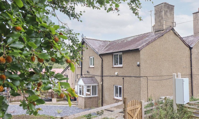 Corwen Cottage | PLAS YN BONWM, pet friendly, character holiday cottage in Corwen