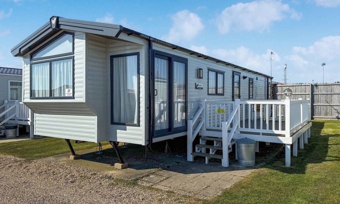 Layer Marney House | Platinum Caravan (Pet)