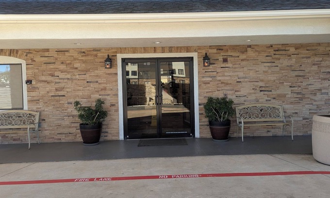 Barker Hotel | Platinum Inn and Suites Houston
