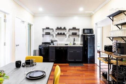 Edgehill Apartment | Platinum on Music Row Renovated and Near Downtown