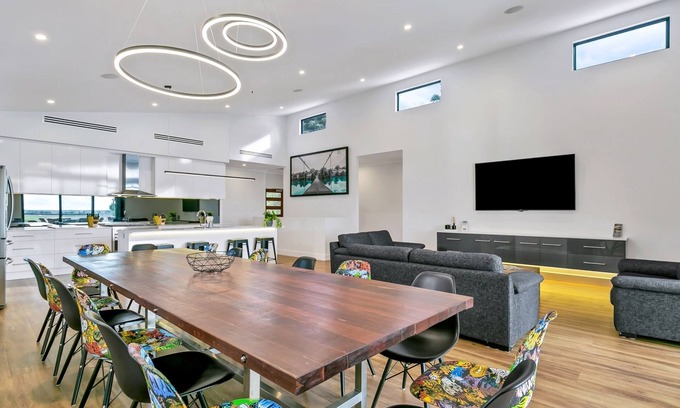 Seymour House | "Platinum on Washpool" Luxury River Front Property via Tailem Bend