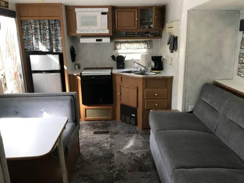Beulah Apartment | Platte-Camper in Woods w/FirePit & Hot Tub Access