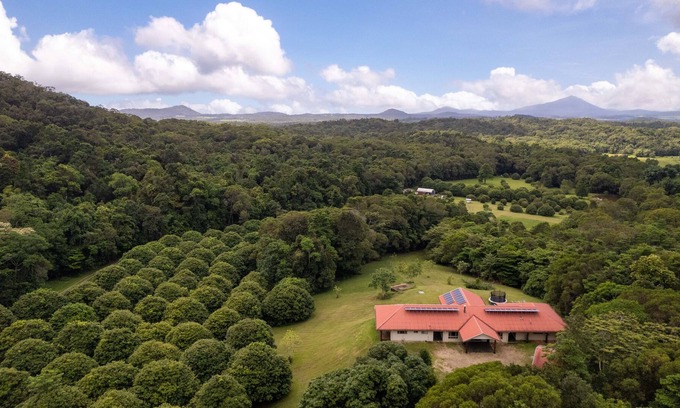 Julatten House | Platypus Mountain Retreat - secluded rainforest escape