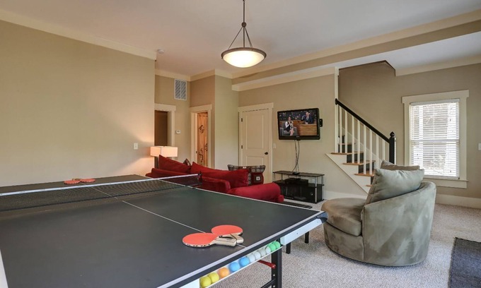 Big Canoe House | Play ping pong and relax by the wood fireplace! - Choctaw Lodge