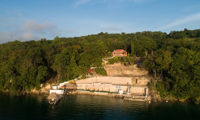 Flores House | Playa Bello Amanecer