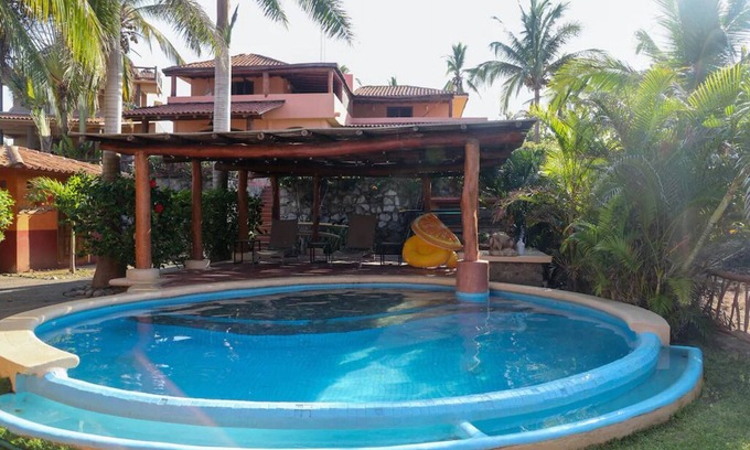Saladita House | Playa La Saladita Surf Retreat 5 Min. Walk to Surf Break