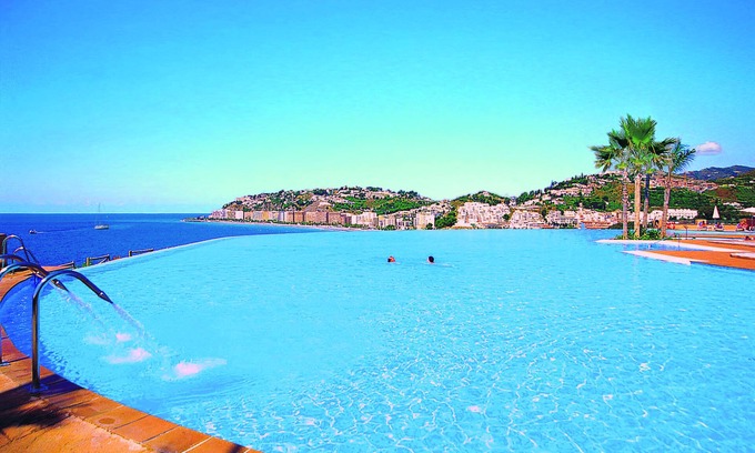 Velilla-Taramay Hotel | Playacalida Hotel