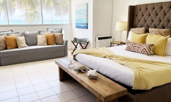 Parque Apartment | Playita Condado Studio Oceanfront Pool
